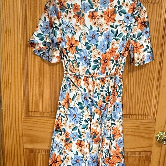 Floral Maxi Dress Women’s like new beautiful long floral satin dress size small - Picture 4 of 8